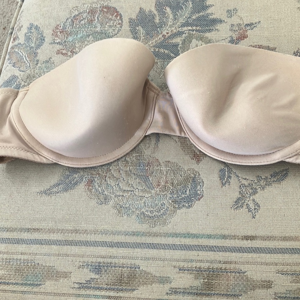 FINAL MARKDOWN Maidenform strapless bra 36c
